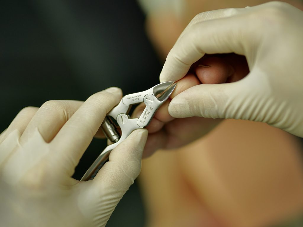 Professionelle Nagelschere – Werkzeug der Fußpflege